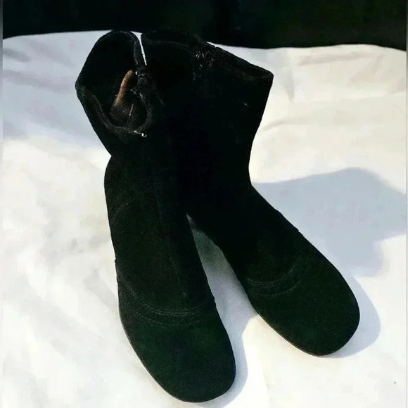 La Canadienne women  Suede Leather Ankle Boots Lightweight Soft 7US Black Zipper - Picture 2 of 10